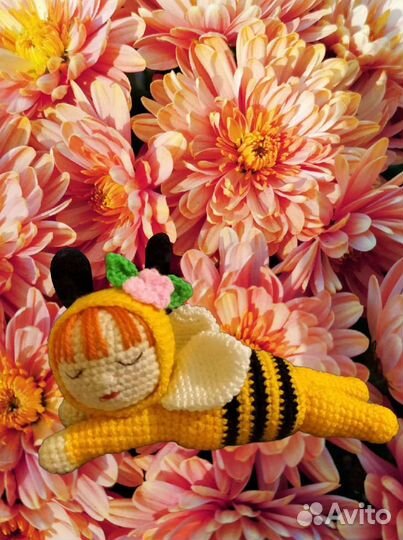 Пупс в костюме пчелы