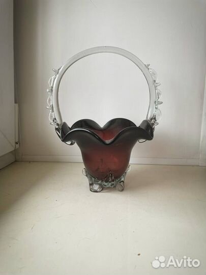 Стеклянная конфетница