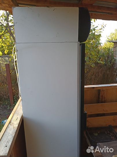 Холодильный шкаф