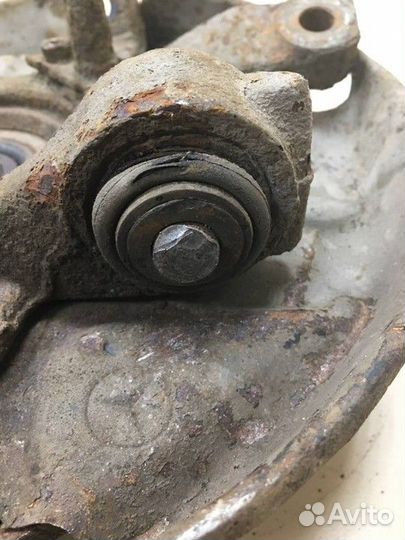 Кулак поворотный задний левый