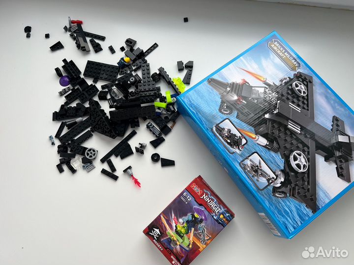 Конструкторы самолет и ninjago вперемешку