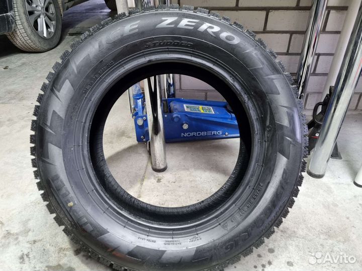 Pirelli Ice Zero 215/60 R16 99T
