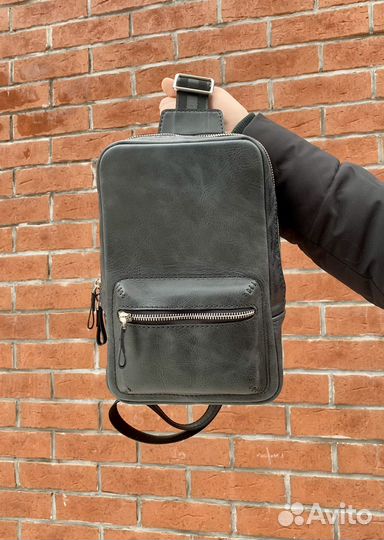 Сумка слинг из натуральной кожи