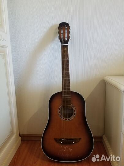 Акустическая гитара