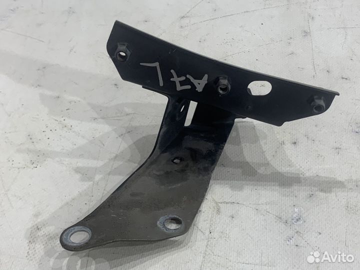 Кронштейн переднего левого крыла Audi A7 4G
