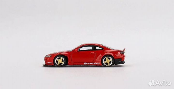 Модель автомобиля 1:64