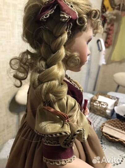 Кукла фарфоровая коллекционная