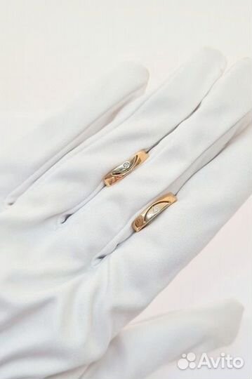 Золотые серьги с камнем