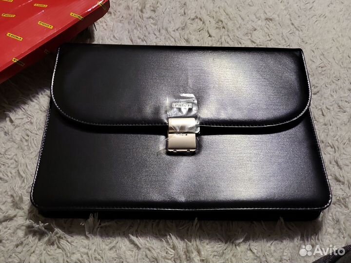 Новый кожаный дипломат