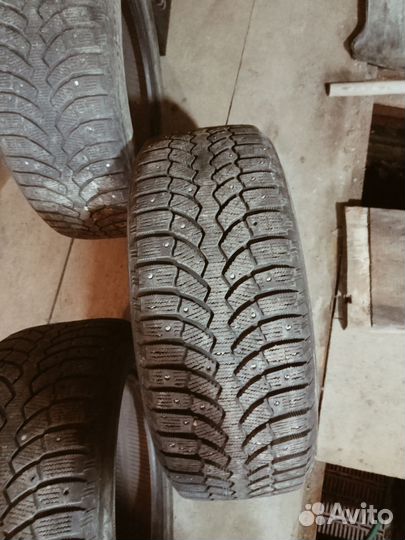 Bridgestone Blizzak Spike-01 205/55 R16