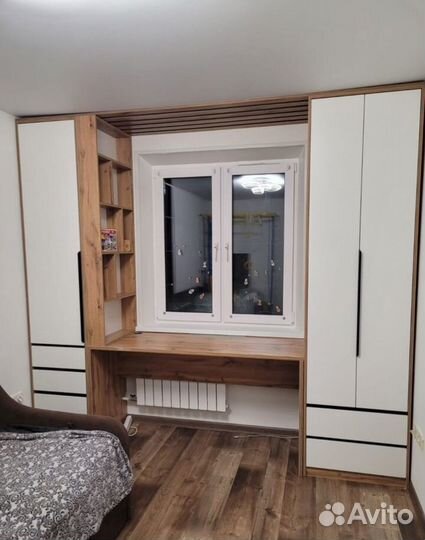 Рабочая зона у окна/ письменный стол со шкафом