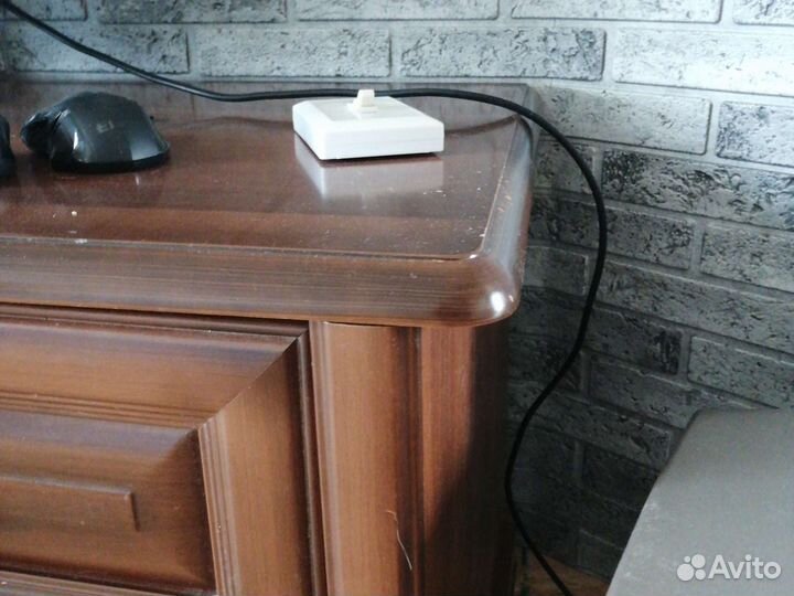 Тумба под телевизор бу массив