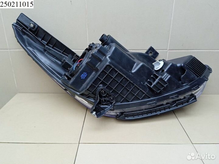 Фара левая Hyundai Solaris 2