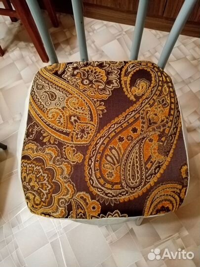 Чехол подушка на табурет, цвет и рисунок разный