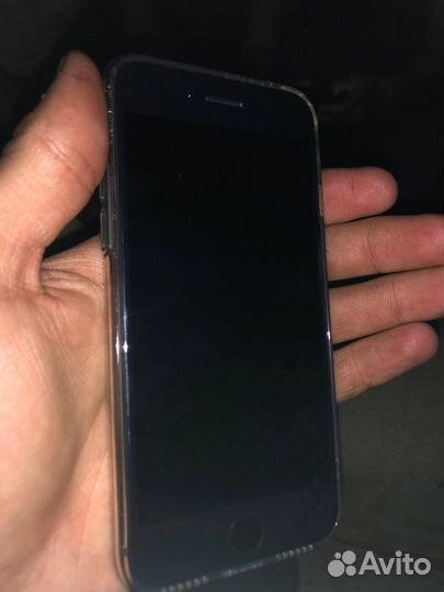 Телефон iPhone 8