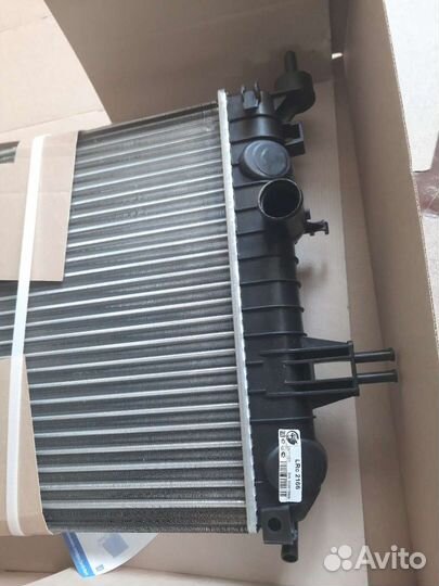 Радиатор охлаждения для автомобилей Astra H (04)