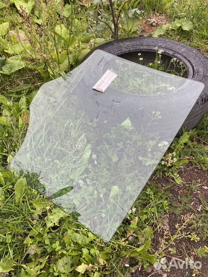 Стекло переднее правое w211