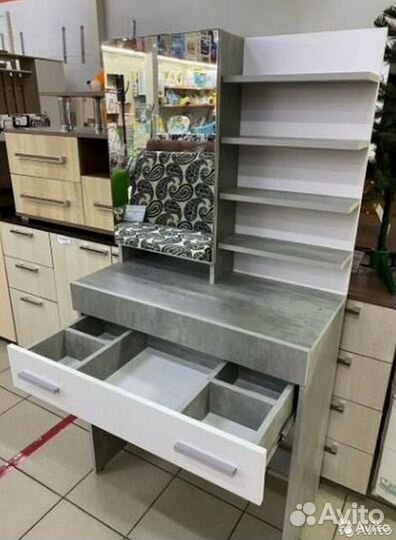 Столик косметический Инстайл