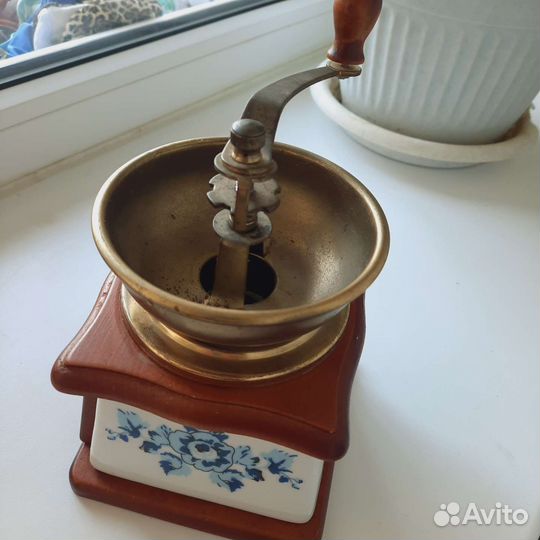 Кофемолка ручная старинная