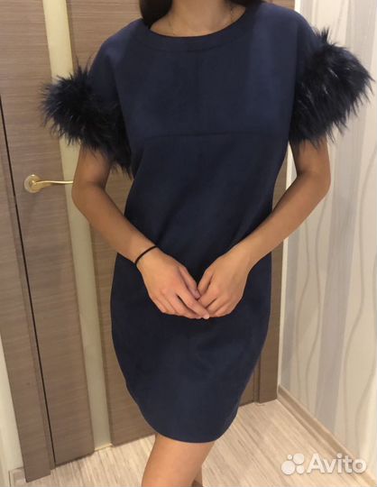 Платье с перьями