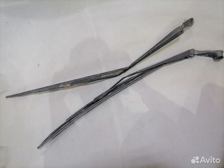 Поводок дворника передний Dodge Intrepid 1998-2004