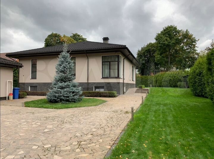 Дом 341 м² на участке 17,3 сот.