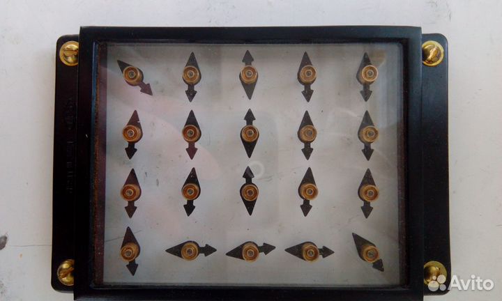 Модель молекулярного строения магнита. 1977г