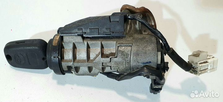 Замок зажигания Toyota Avensis T220