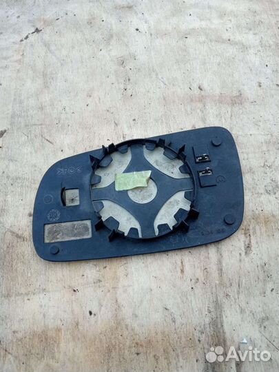 Skoda Octavia а 4 правый зеркальный элемент