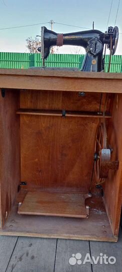 Швейная машинка механическая ножная