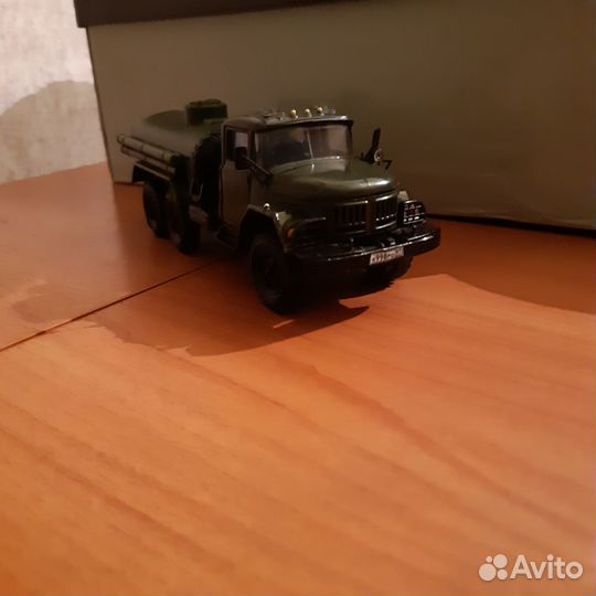 Модель 1 43 ЗИЛ 131 бензовоз цвет хаки