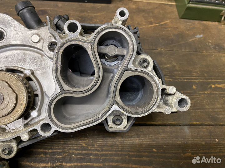 Насос водяной Volkswagen Polo Sed