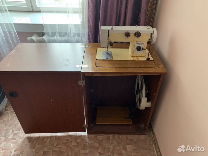 Швейная машинка чайка 143