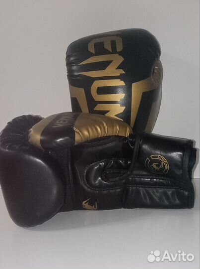 Боксерские перчатки Venum black-gold