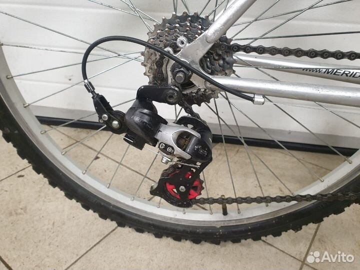 Фирменный спортивный велосипед merida