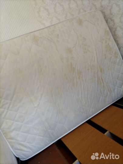 Кровать с матрасом 140 200