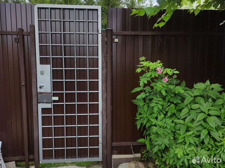 Дверь решетка металл