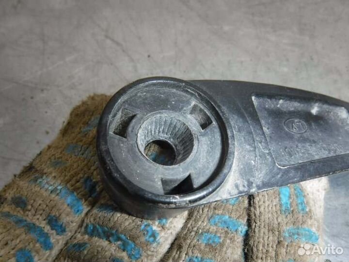 Поводок дворника передний левый Лада Калина 11194