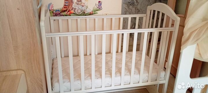 Детская кровать с маятником