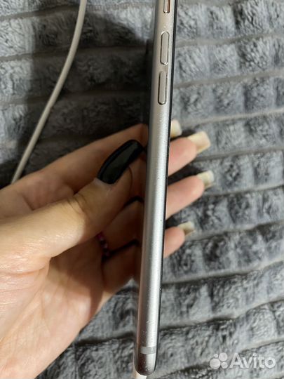 Телефон iPhone 6
