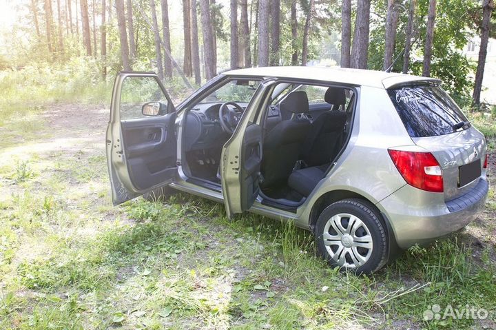 Накладки на пороги Skoda Fabia 2 (07-14) RA