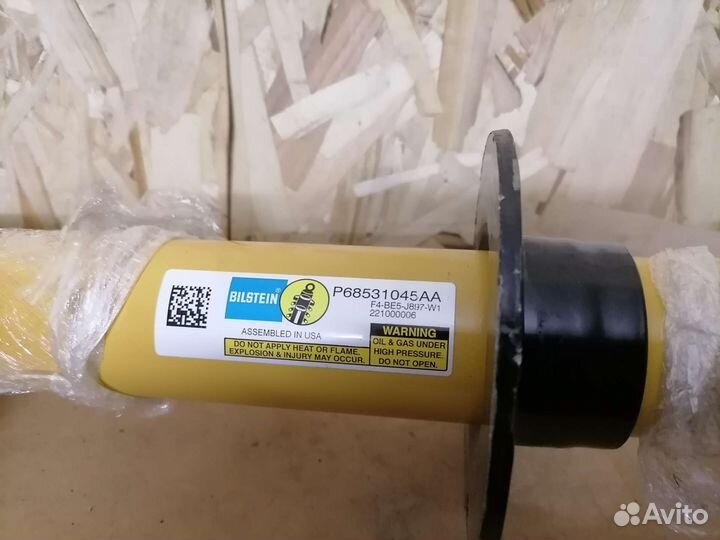 Стойка перед правая Dodge Challenger LC