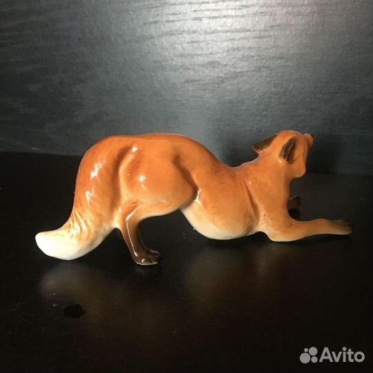 Фарфоровая статуэтка 