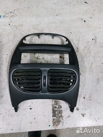 Центральная консоль Peugeot 206