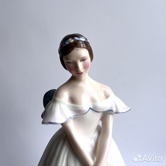 Royal Doulton. Сильфида. Фафоровая статуэтка