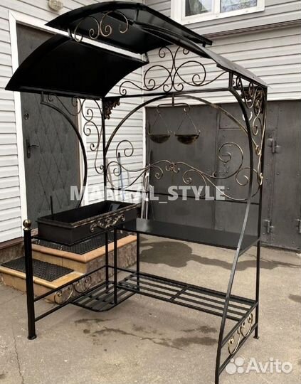 Мангал с крышей