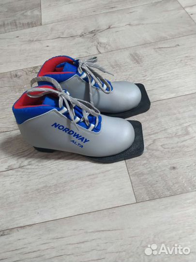 Лыжи беговые детские 140 (ботинки 30 размер-доп)