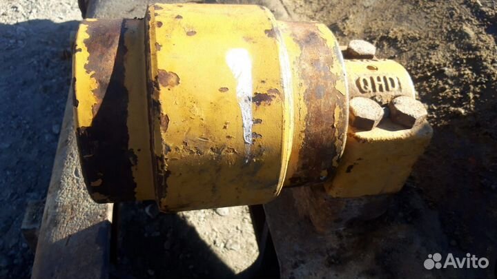 Каток поддерживающий Hitachi ZX330-3