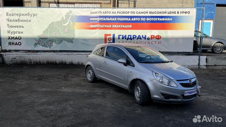 Обшивка багажника правая Opel Corsa (D) 13230174