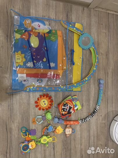 Развивающий коврик и дуга с игрушками